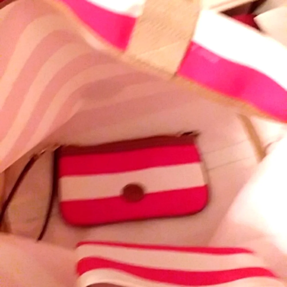 🎆 Sale NEW Dooney & Burke Red/White Large TravelTote/Great for Shopping/Beach - Picture 9 of 10